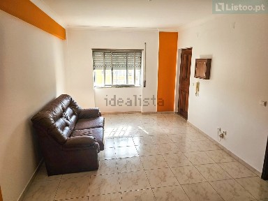 Apartamento T3 à venda na Rua Dr. Manuel Lopes Correia