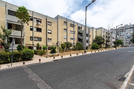 Apartamento T3 à venda na Rua Mateus Vicente