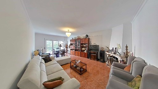 Apartamento T4 à venda em Rotunda Doutora Laura Aires, 2