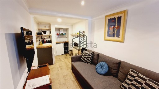 Apartamento T1 à venda na Rua da Silva, 14