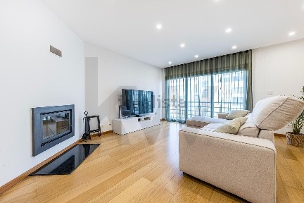 Apartamento T2 à venda na Avenida Amália Rodrigues, 31