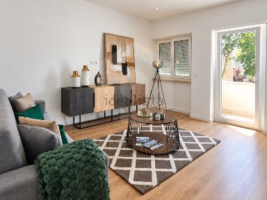 Apartamento T3 à venda na Rua João Ortigão Ramos, 17 b
