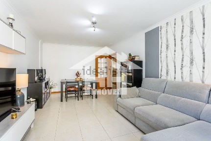 Apartamento T3 à venda na Rua Dom Manuel I