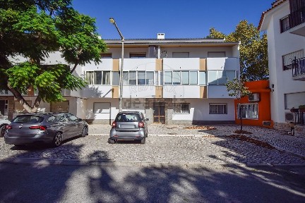Apartamento T2 à venda na Rua José Florindo de Oliveira
