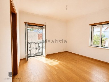 Apartamento T3 à venda na Rua Conde Castelo Melhor