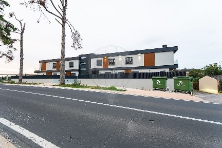 Apartamento T3 à venda na Cortes