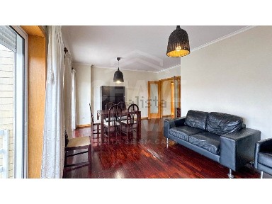 Arrendamento de apartamento T2 na Rua Ramalho Ortigão