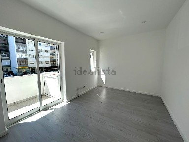 Apartamento T2 à venda na Rua Jaime Cortesão