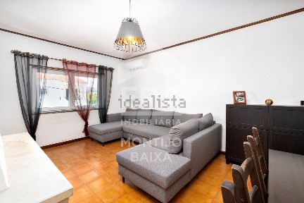 Apartamento T3 à venda na Rua Sebastião José da Costa