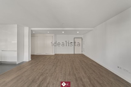 Apartamento T3 à venda na Avenida dos Ferroviários, 24