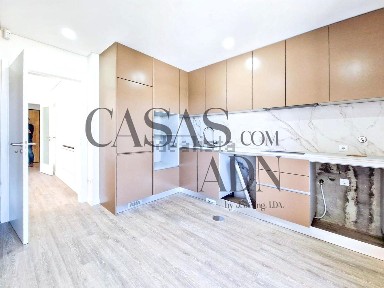 Apartamento T3 à venda na Rua Eça de Queiroz