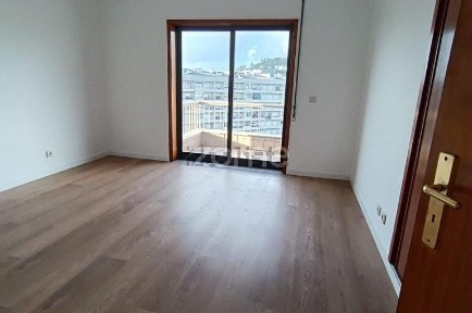 Arrendamento de apartamento T2 na Rua Padre António Vieira, 109