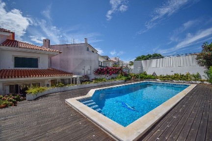 Arrendamento de casa ou moradia na Rua Florbela Espanca s/n