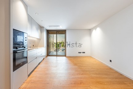 Apartamento T0 à venda na Avenida 25 de Abril