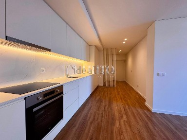 Apartamento T3 à venda na Avenida de Londres s/n