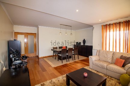 Apartamento T3 à venda na Rua Armando Tavares