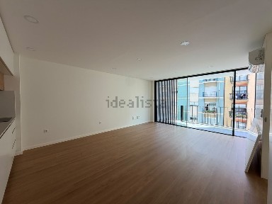 Apartamento T1 à venda na Avenida Serpa Pinto s/n