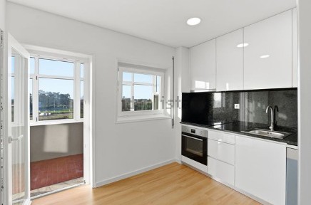 Apartamento T3 à venda na Avenida Maria Brito, 3397