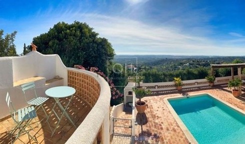 Casa ou moradia à venda em Santa Bárbara de Nexe