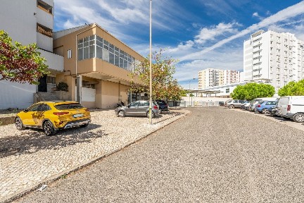 Arrendamento de escritório privado na Rua Domingos Parente, 247 7 b