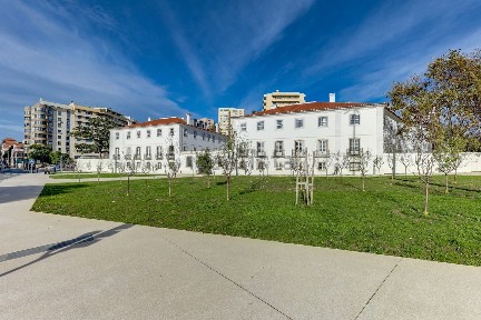 Arrendamento de apartamento T1 na Estrada das Laranjeiras