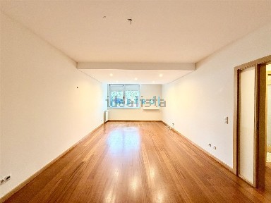 Arrendamento de apartamento T2 na Rua Afonso Cordeiro