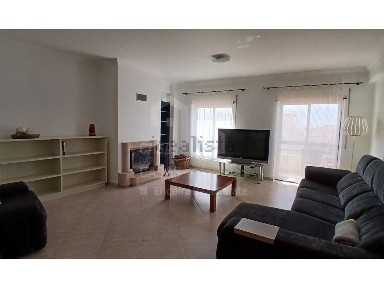 Arrendamento de apartamento T2 no Centro da Vila