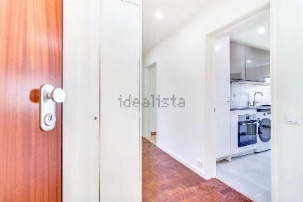 Arrendamento de apartamento T2 na Praça Simão da Veiga Júnior, 2