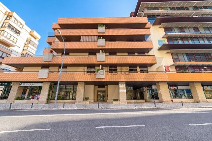 Arrendamento de apartamento T3 na Rua Doutor António Patrício Gouveia, 23
