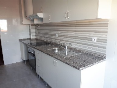 Arrendamento de apartamento T3 na Rua João Ortigão Ramos, 30