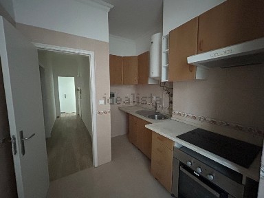 Arrendamento de apartamento T3 na Rua Morais Soares, 119