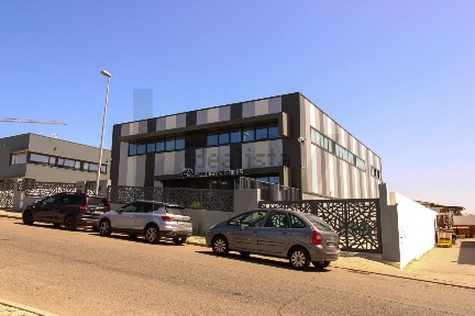 Arrendamento de armazém na Boavista