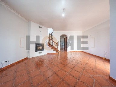 Moradia geminada à venda em Almeirim