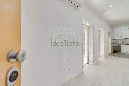 Apartamento T4 à venda na Rua Luís de Camões