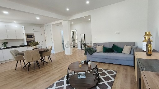 Apartamento T3 à venda na Rua República da Bolívia, 42