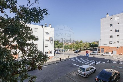 Apartamento T2 à venda na Rua Mantero Belard