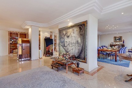 Apartamento T4 à venda na Rua General Firmino Miguel