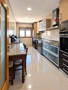 Apartamento T3 à venda na Rua 11 de Março