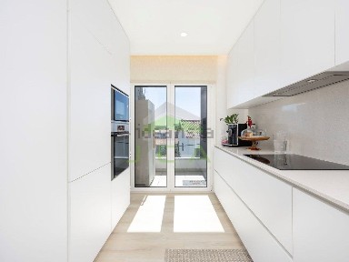 Apartamento T3 à venda na Rua Heróis do Ultramar