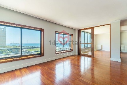 Arrendamento de apartamento T4 na Travessa Helena Vieira da Silva