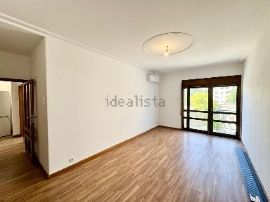 Arrendamento de apartamento T3 na Rua da Constituição