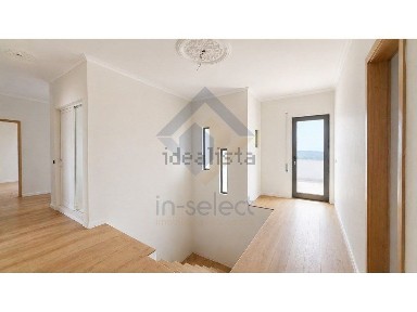 Apartamento T4 à venda na Rua Martim Moniz