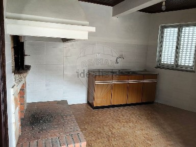 Moradia independente à venda em Queiriga