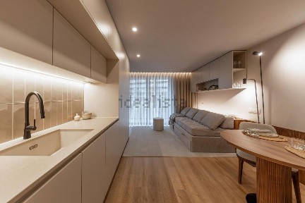 Arrendamento de apartamento T0 na Rua da Fábrica, 547