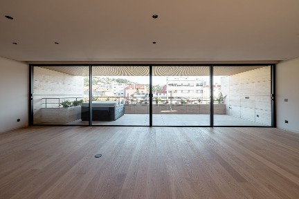 Arrendamento de apartamento T4 na Rua dos Combatentes da Grande Guerra