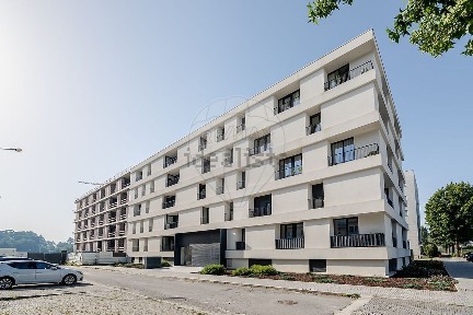 Apartamento T3 à venda na Rua Artur Loureiro