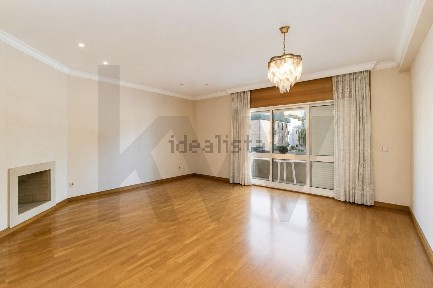 Apartamento T3 à venda na Rua Nossa Senhora de Fátima s/n