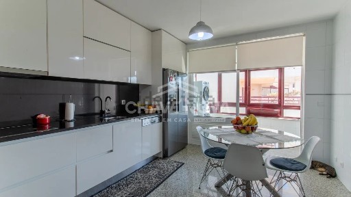 Apartamento T3 à venda na Avenida da Beira-Mar