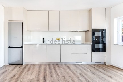Apartamento T3 à venda na Rua Dom António Castro Meireles