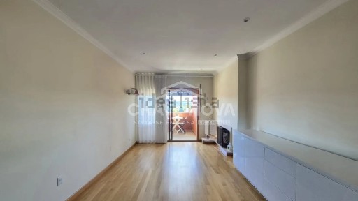 Apartamento T2 à venda na Rua Bernardino Costa